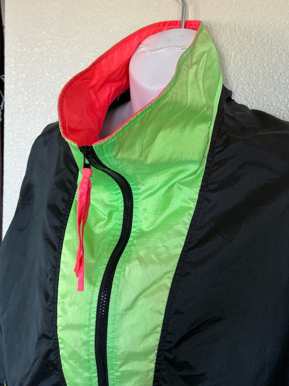 COLUMBIA Windbreaker Jacket Women's XL, black, neon orange/green trim, zips. EUC - Picture 7 of 15
